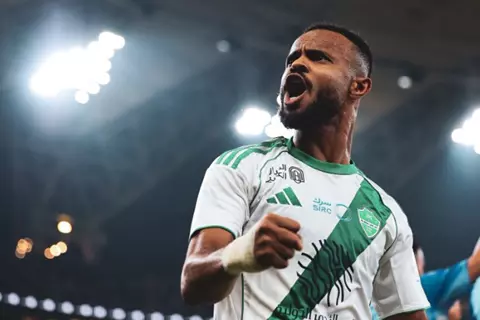 واقعة لا تتكرر كثيرًا.. مجرشي يعلق على لقطته الطريفة مع جمهور الاتحاد في ديربي جدة 